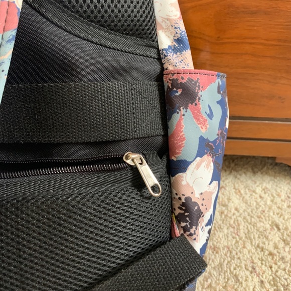 Backpack - Picture 5 of 8